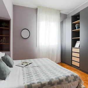 The Rent - Spacious One-bedroom In Moscova District , Milán Italia